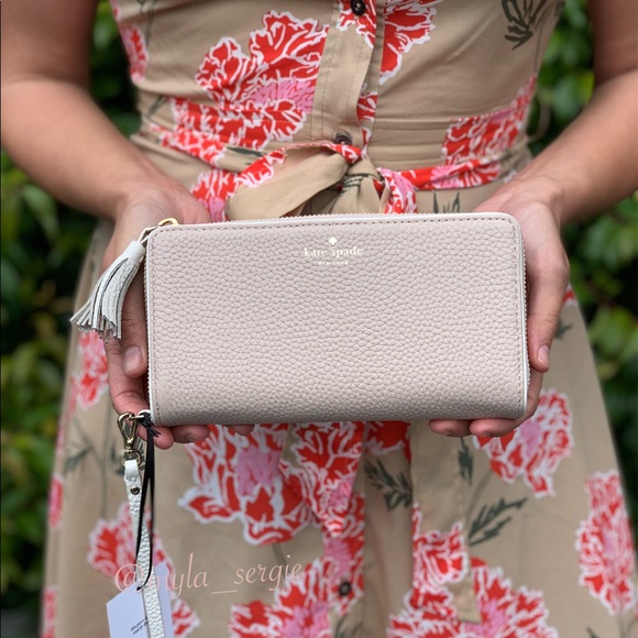 kate spade Handbags - Kate Spade Brigitta Large Cream Wallet Wristlet